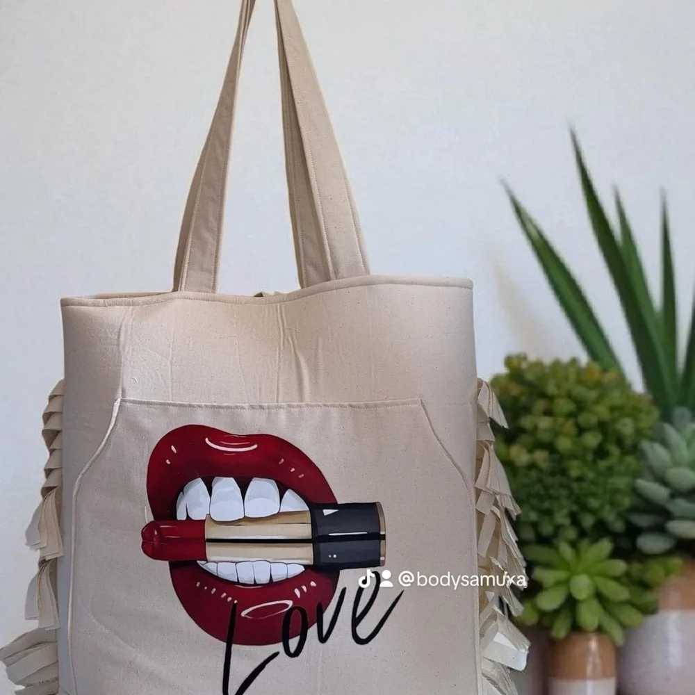 Chic Cream Tote Bag with Lipstick Graphic